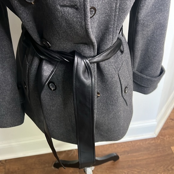 Saks - Picture 4 of 13